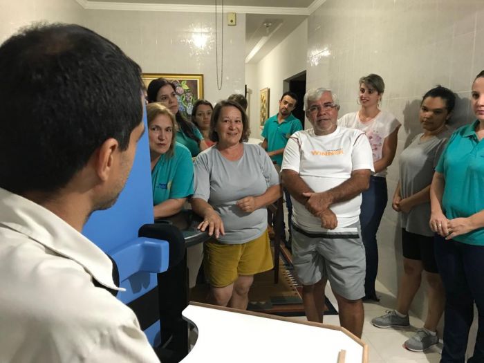 ENTREGA DO PARAPODIUM, AR COND. E SALA FONOAUDIOLOGIA.